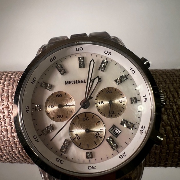 SOLD Michael Kors Silver 5235 Watch New Battery and Clear 5.5” Band - Picture 2 of 11